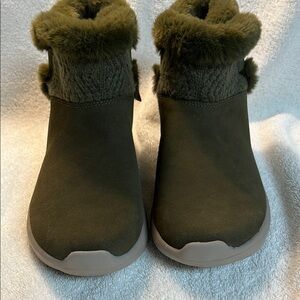 Skechers NEW Olive Green Faux Fur Ankle Boots